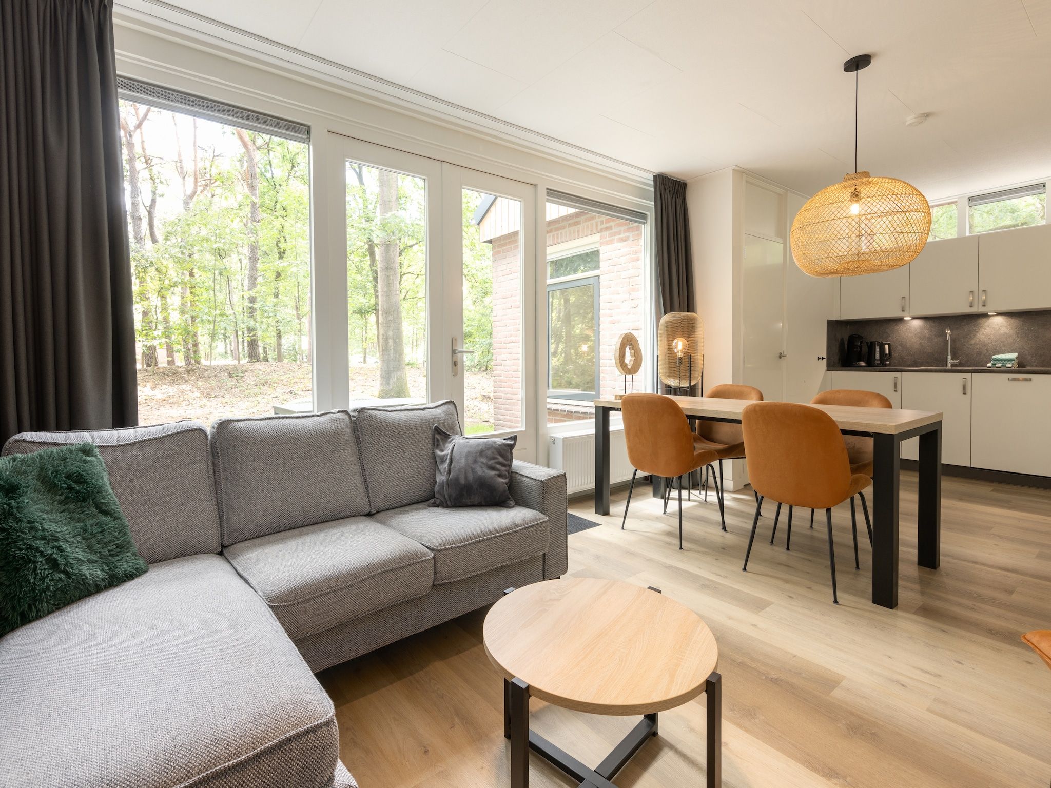 De woonkamer van Park De Peel 3 in Vlierden