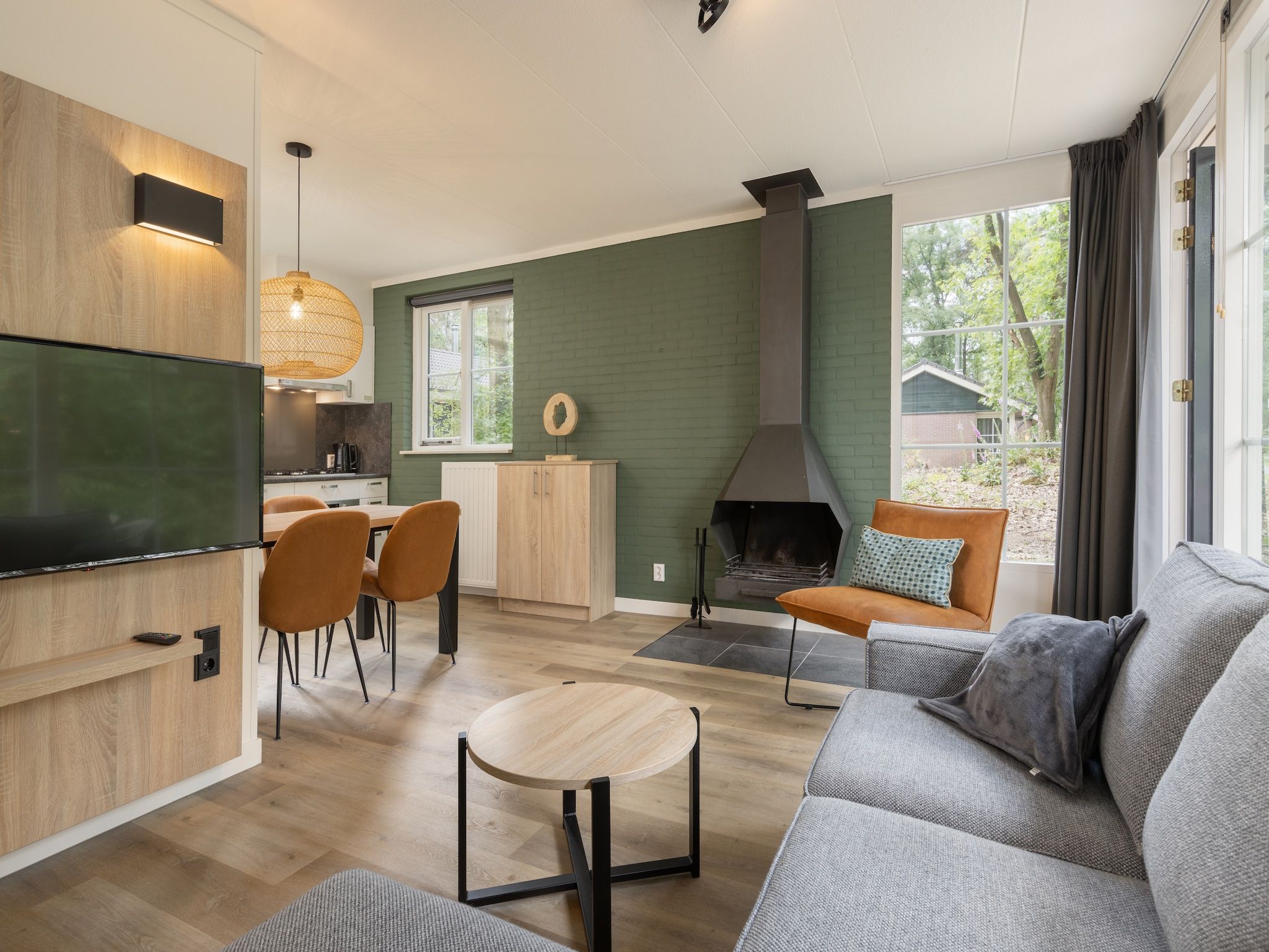 De woonkamer van Park De Peel 4 in Vlierden