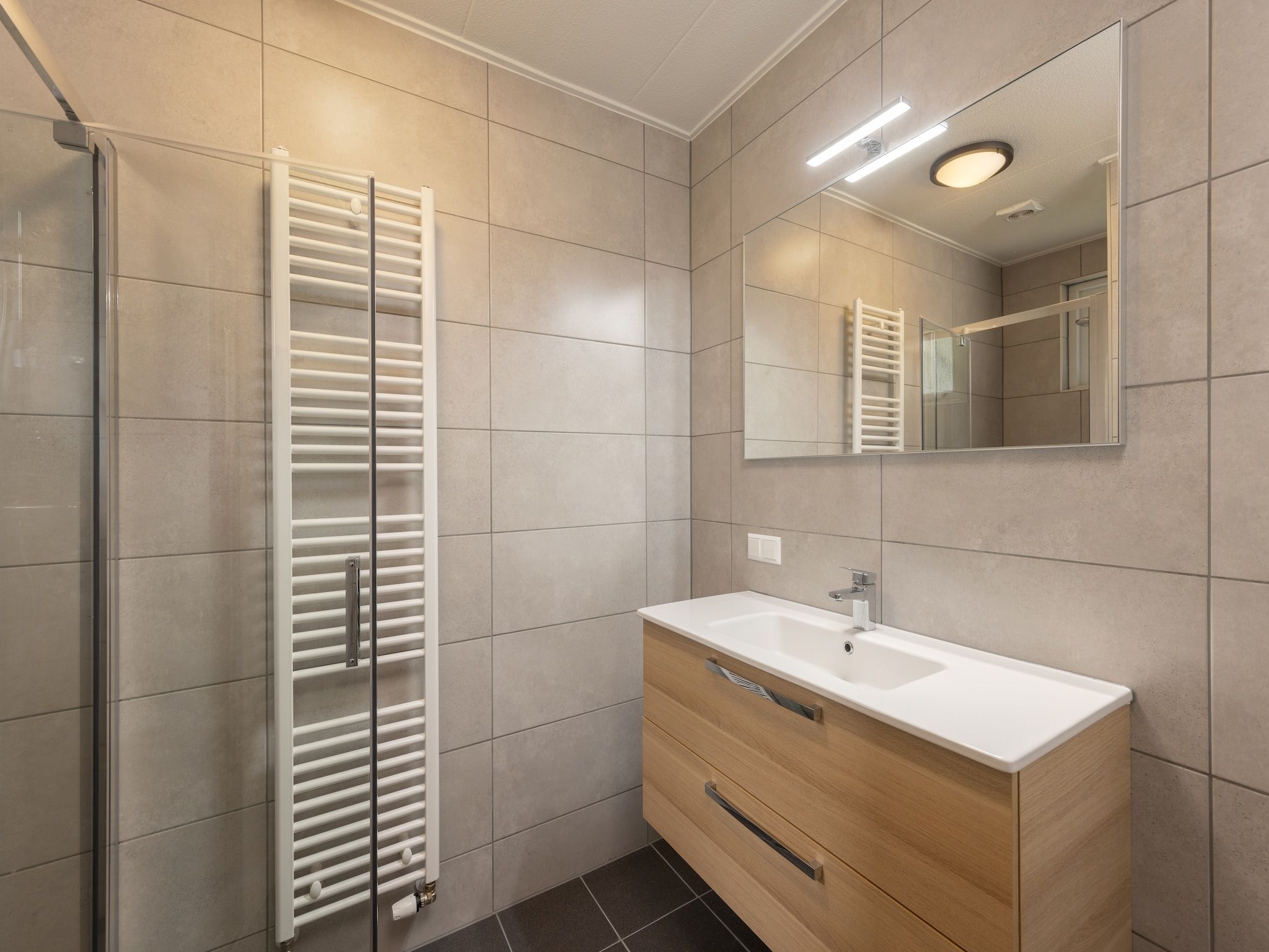 De badkamer van Park De Peel 4 in Vlierden