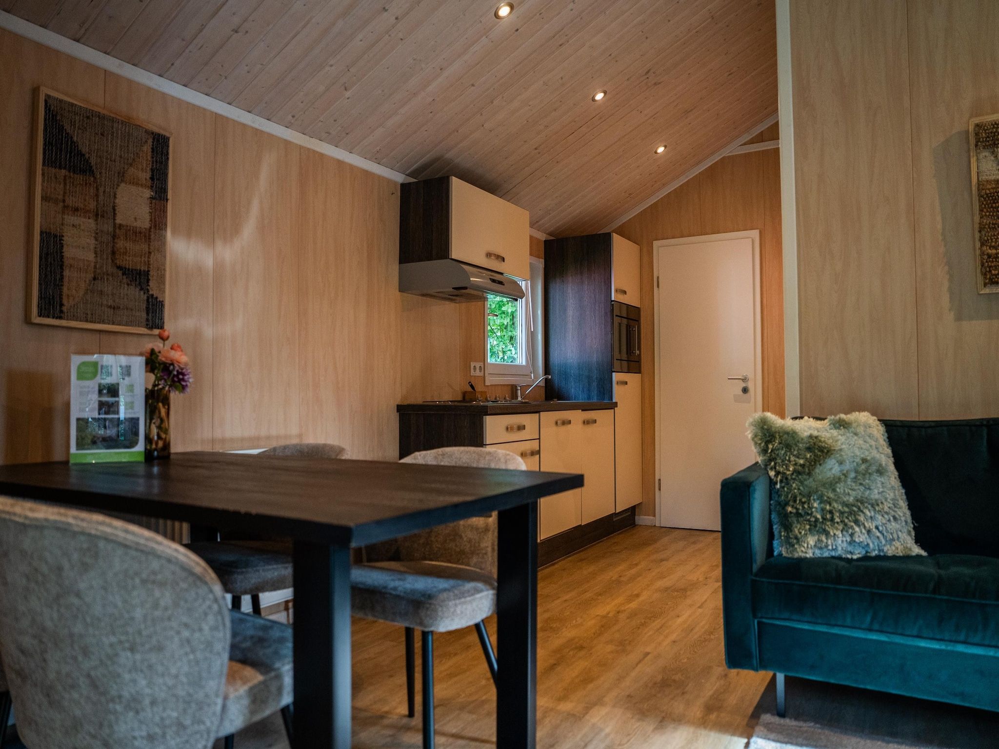 De eetkamer van Vakantiepark Latour 2 in Oirschot