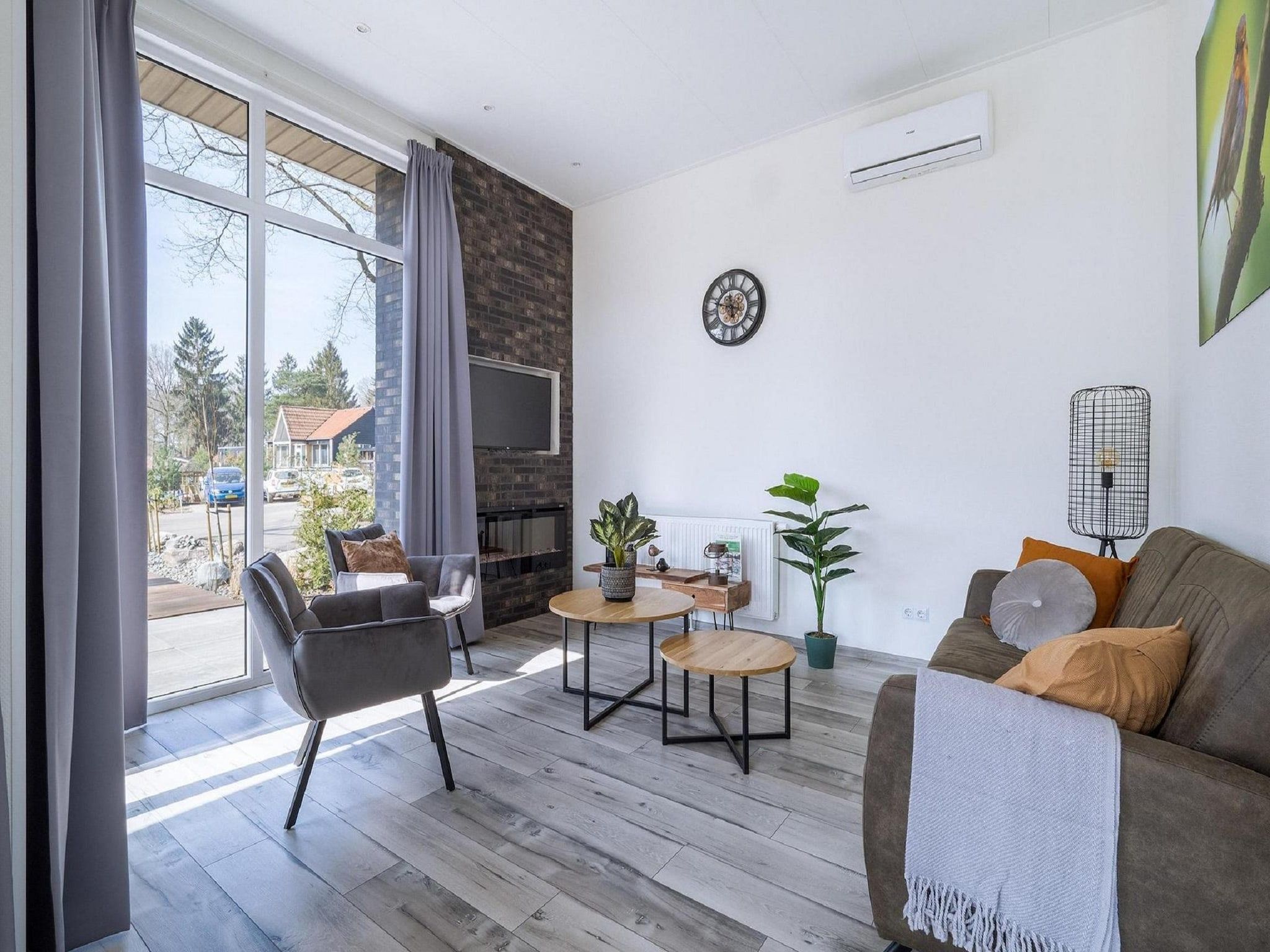 De woonkamer van Vakantiepark De Rimboe & De Woeste Hoogte 24 in Hoenderloo