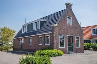 Nederlands gezin op vakantie in West-Graftdijk in West-Graftdijk