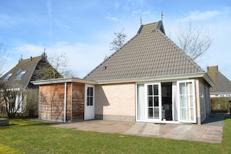 Bungalow aan het water met eigen aanlegsteiger in Eernewoud