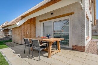 Villa vlakbij het strand met infraroodsauna in Nieuwvliet-Bad