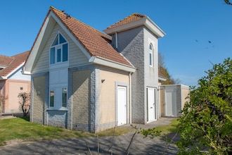 Gemoderniseerde villa vlakbij het strand in Kamperland