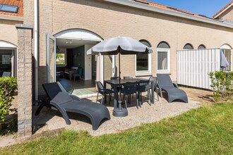 Bungalow in Zeeland met tuin en terras in Renesse