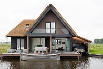 Luxe villa aan het water in Ossenzijl