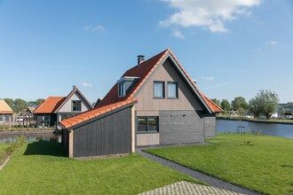 Luxe villa aan het water in Ossenzijl