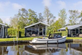 Modern chalet vlakbij het Sneekse Meer in Terkaple