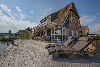 Friesland Villa met Sauna in Delfstrahuizen