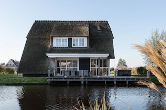Verblijf met buitenbubbelbad in Delfstrahuizen