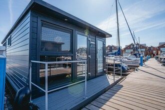 Luxe woonbootvakantie in Uitgeest