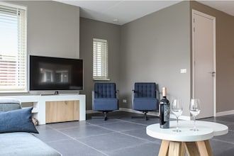 Villa met tuin, op vakantiepark aan het water in Idskenhuizen