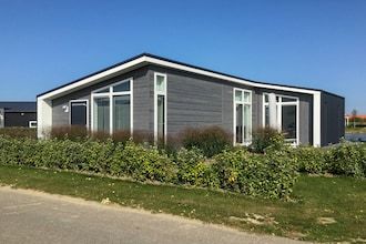 Chalet in Zeeland met Sauna aan het Water in Wemeldinge