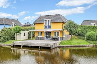 Villa aan het water nabij Groningen in Midlaren