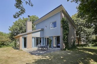 Villa in Kijkduin bij Noordzeestrand in Den Haag