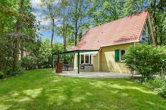 Weelderige bungalow met privé-bubbelbad in Diessen-Baarschot