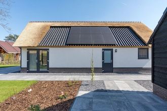 Rietgedekte bungalow met privéterras in Baarle-nassau