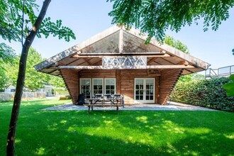 Ruim houten chalet met overdekt terras in Baarle-nassau