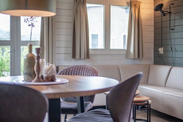 Woonkamer - Appartement in Nederland bij natuurpaden in Arcen (4)