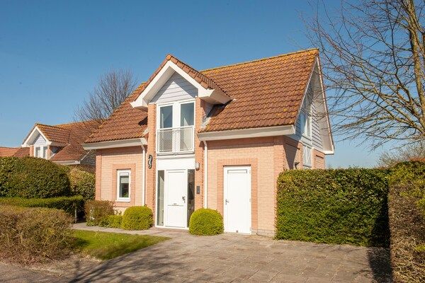 Buitenkant - Vakantiehuis in Nederland met Tuinterras in Kamperland (1)
