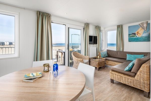 Woonkamer - Strandhuis in Nederland met Uitzicht op Zee in Kamperland (2)