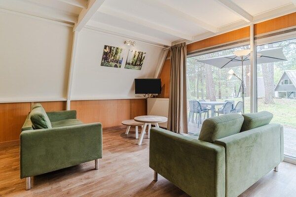 Woonkamer - Bungalow in Wolfsven bij Natuurgebied in Mierlo (2)