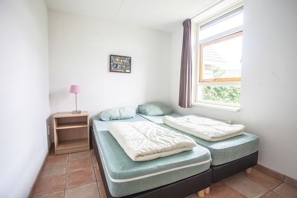 Slaapkamer - Mooi huis met sauna, gelegen vlakbij IJsselmeer in Medemblik (4)
