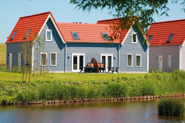 Buitenkant - Vakantiehuis in Aquadelta met Tuin in Bruinisse (1)
