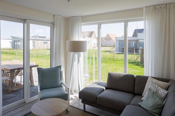 Woonkamer - Bungalow in Nieuwvliet Bad Beach Resort in Nieuwvliet (2)
