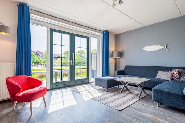 Woonkamer - Huisdiervriendelijke tuinvakantie in Volendam (2)