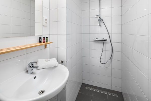Badkamer - Lodge in Schaijk met Tuinterras in Schaijk (5)