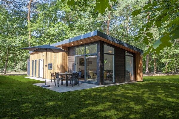 Buitenkant - Lodge in Bospark 't Wolfsven met Tuin in Mierlo (1)