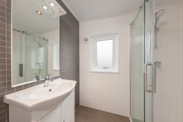 Badkamer - Chique Chalet Vlakbij Almelo in Hoge Hexel (5)