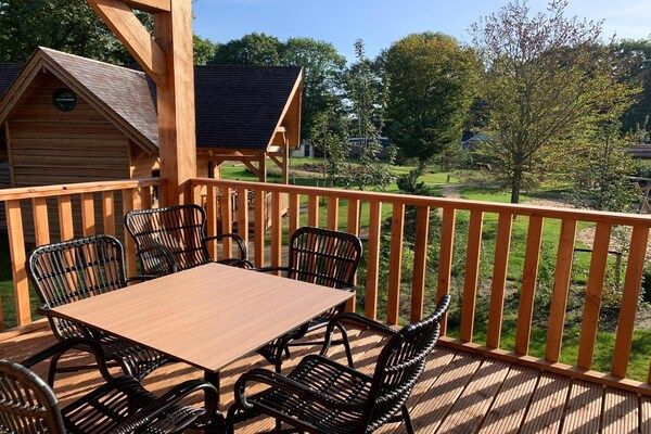 Terras - Wellnesshuis in Brabant met privéspa in Uden (5)