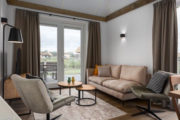 Woonkamer - Villa in Someren bij Somerense Heide in Someren (3)