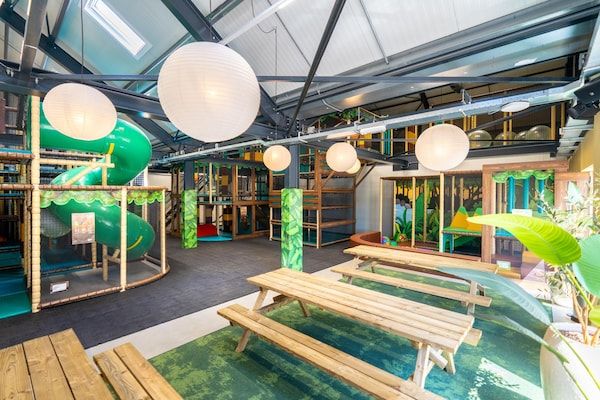 AreaSummer1KM - Villa aan het Veerse Meer met Sauna in Wolphaartsdijk (5)