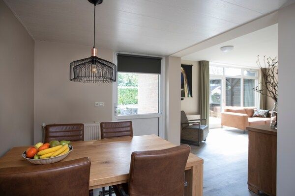 Eetkamer - Vakantiehuis in Nijmegen bij Centrum in Mook (2)