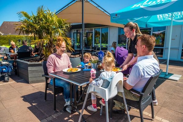 Park - Duurzame watervilla met sauna, bij het Ijsselmeer in Medemblik (5)