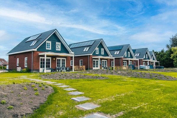 Buitenkant - Duurzame watervilla met sauna, bij het Ijsselmeer in Medemblik (1)
