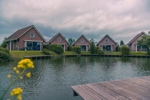 Buitenkant - Spectaculaire villa aan het meer in Medemblik (1)