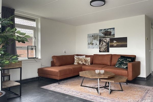 Woonkamer - Spectaculaire villa aan het meer in Medemblik (2)