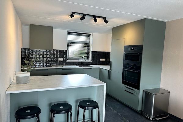 Keuken - Spectaculaire villa aan het meer in Medemblik (4)