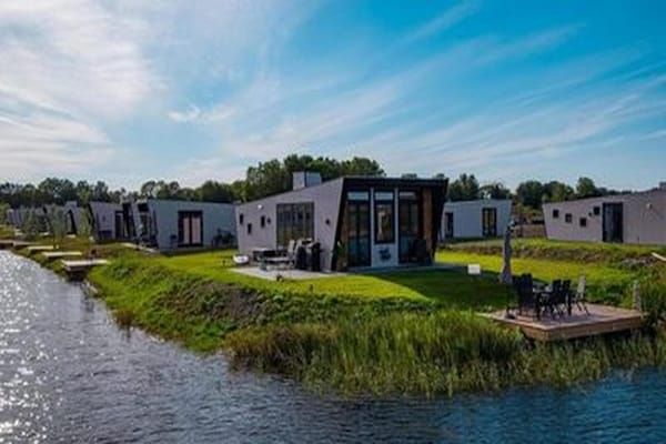 Buitenkant - Modern chalet in Kampen in vakantiepark in Kampen (1)