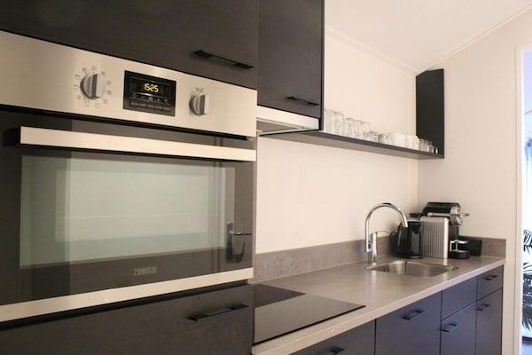 Keuken - Modern chalet in Kampen in vakantiepark in Kampen (4)