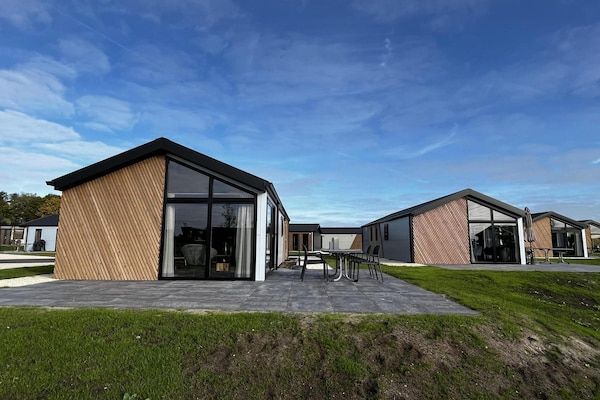 Buitenkant - Modern chalet met afwasmachine, op5 km van Kampen in Kampen (1)