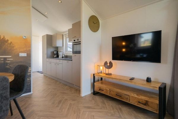 Keuken - Modern chalet met afwasmachine, op5 km van Kampen in Kampen (4)