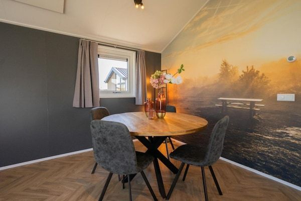 Eetkamer - Modern chalet met afwasmachine, op5 km van Kampen in Kampen (5)