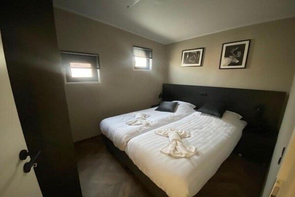 Slaapkamer - Ontsnapping aan de drukte een chalet nabij Kampen in Kampen (4)