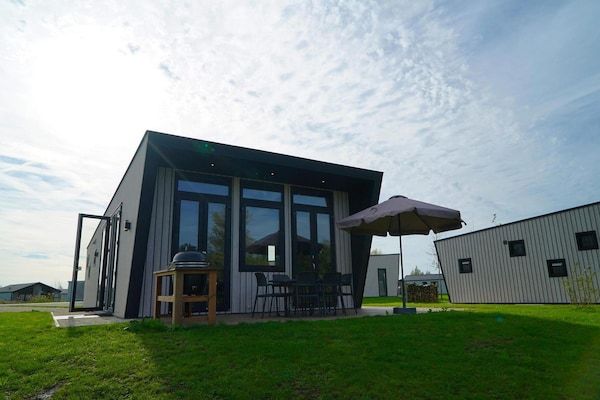 Buitenkant - Chalet midden in de natuur met terras voor 6 in Kampen (1)